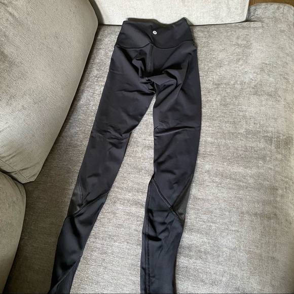 Lululemon black Wunder Under leggings - size 0 - Picture 3 of 3